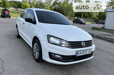 Седан Volkswagen Polo 2016 в 