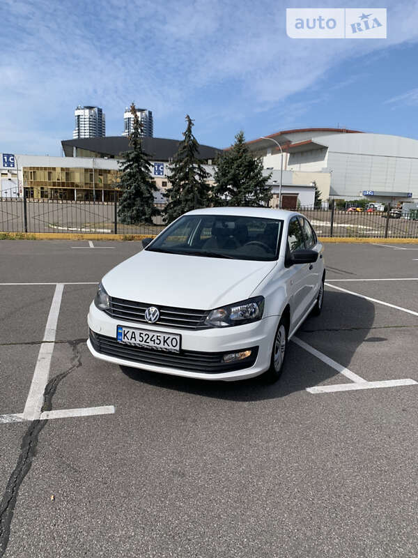 Седан Volkswagen Polo 2016 в Киеве