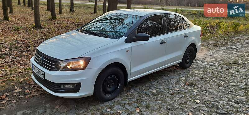 Седан Volkswagen Polo 2017 в Бердичеве