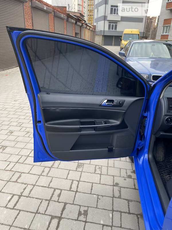 Хетчбек Volkswagen Polo 2002 в Дубровиці