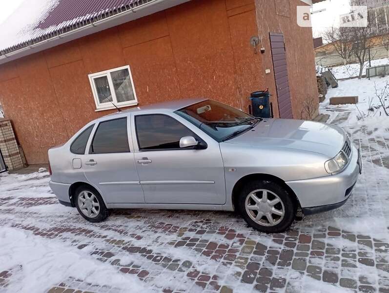 Седан Volkswagen Polo 2001 в Івано-Франківську