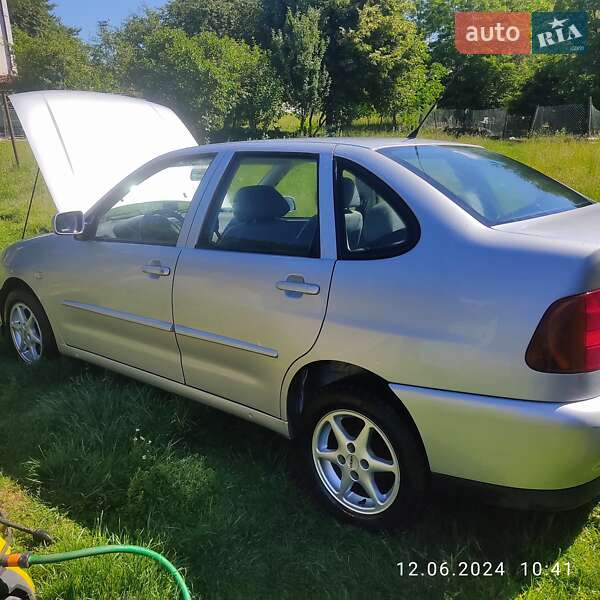 Седан Volkswagen Polo 2000 в Володимирі