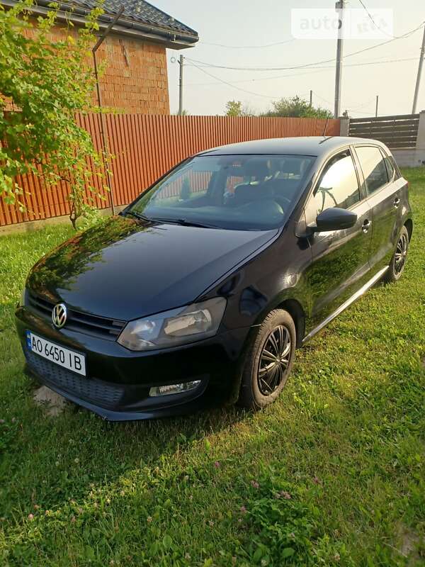 Хэтчбек Volkswagen Polo 2010 в Ужгороде