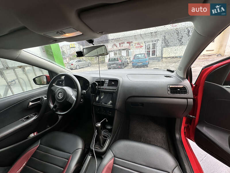 Хэтчбек Volkswagen Polo 2010 в Черновцах