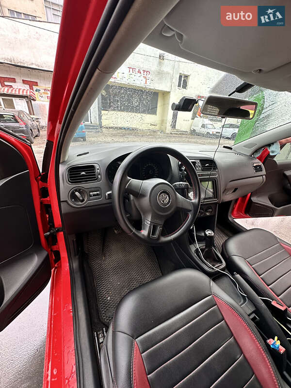 Хэтчбек Volkswagen Polo 2010 в Черновцах