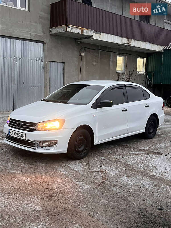 Седан Volkswagen Polo 2019 в Киеве