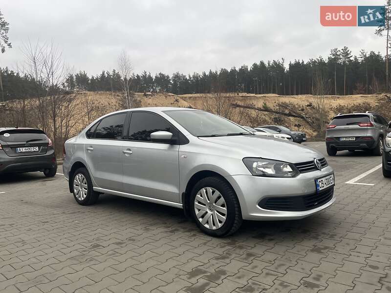 Седан Volkswagen Polo 2012 в Ирпене