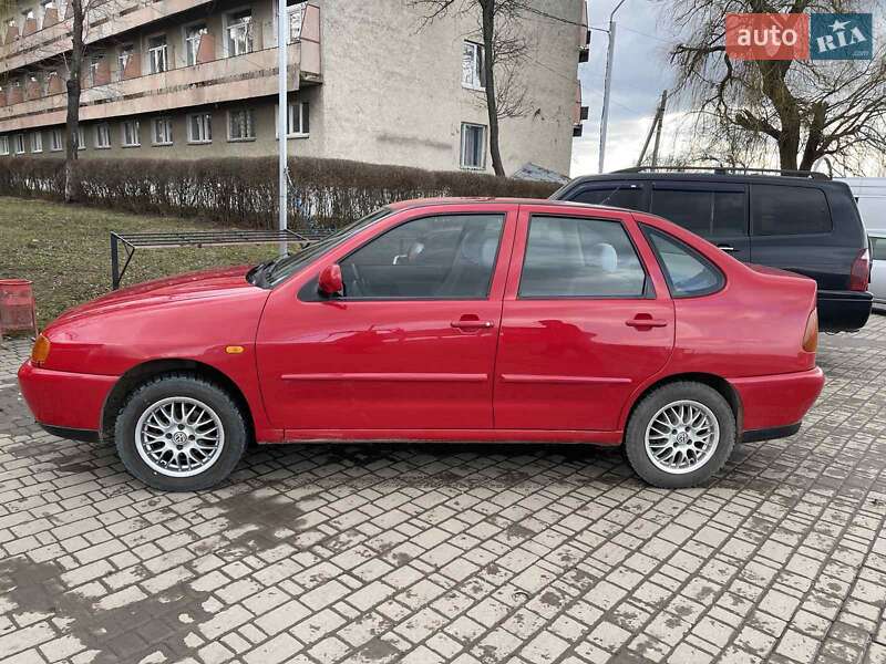 Седан Volkswagen Polo 1997 в Черновцах