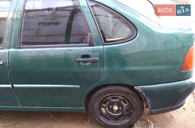 Седан Volkswagen Polo 1998 в 