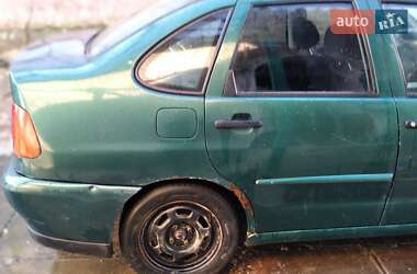 Седан Volkswagen Polo 1998 в 