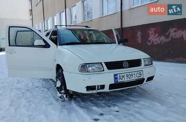 Хэтчбек Volkswagen Polo 2000 в Звягеле