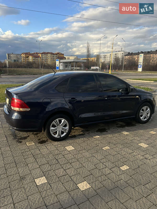 Седан Volkswagen Polo 2012 в Ужгороді