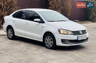 Седан Volkswagen Polo 2015 в 