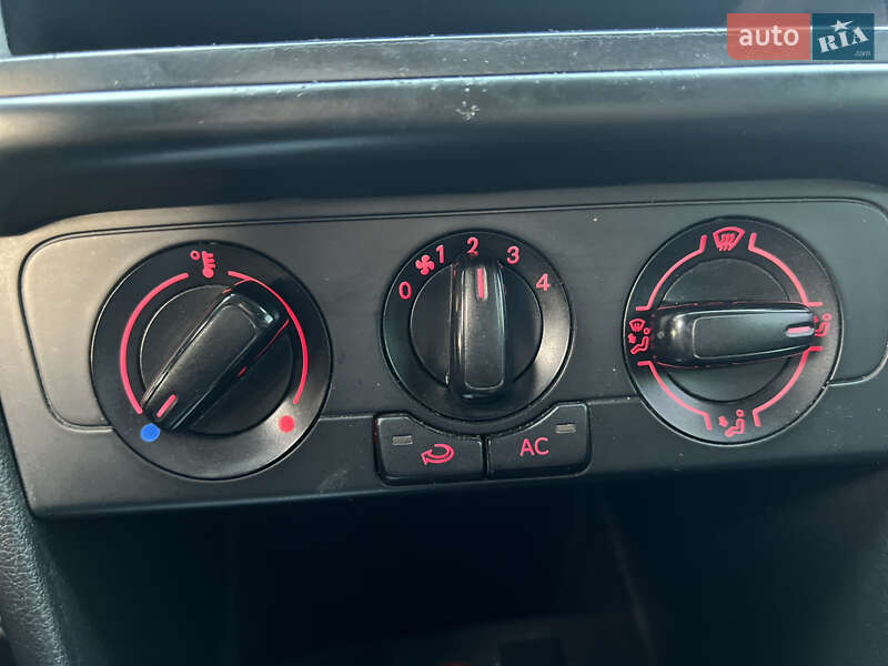 Седан Volkswagen Polo 2013 в Киеве