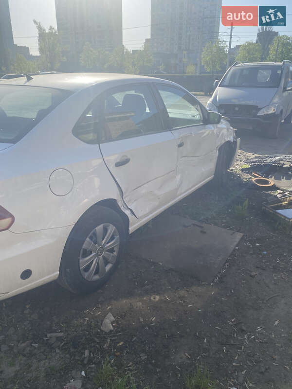 Седан Volkswagen Polo 2016 в 