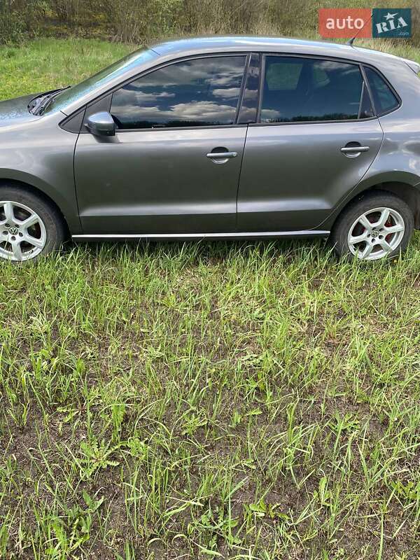 Хэтчбек Volkswagen Polo 2014 в Черновцах