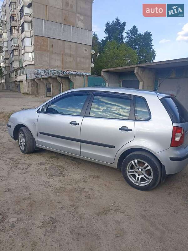 Хетчбек Volkswagen Polo 2002 в 
