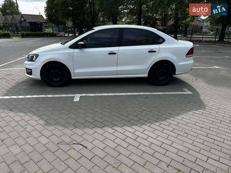 Седан Volkswagen Polo 2016 в Луцьку