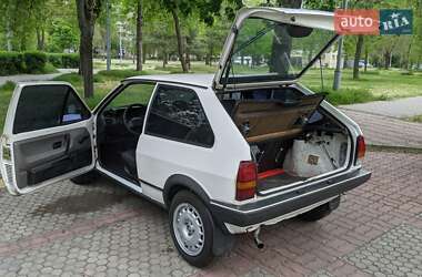 Хэтчбек Volkswagen Polo 1989 в 