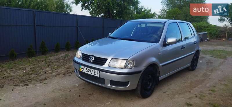 Хетчбек Volkswagen Polo 2001 в 