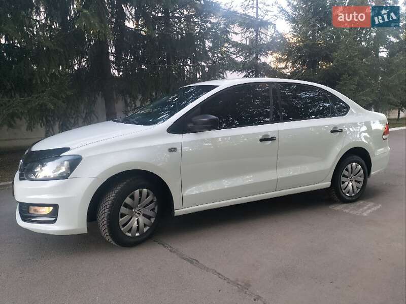 Седан Volkswagen Polo 2016 в Прилуках