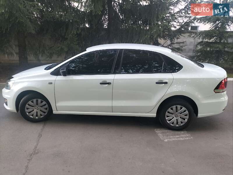Седан Volkswagen Polo 2016 в Прилуках