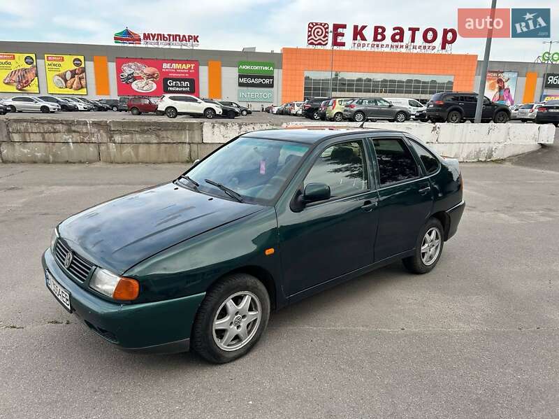 Седан Volkswagen Polo 1996 в 