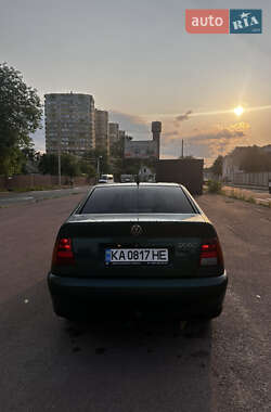 Седан Volkswagen Polo 1998 в 