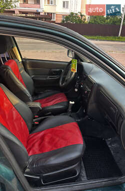 Седан Volkswagen Polo 1998 в 