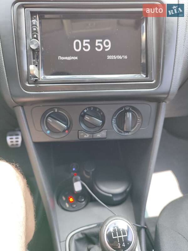 Седан Volkswagen Polo 2011 в Меденичах