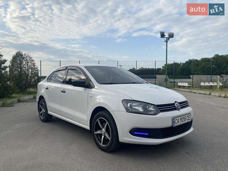Седан Volkswagen Polo 2011 в 