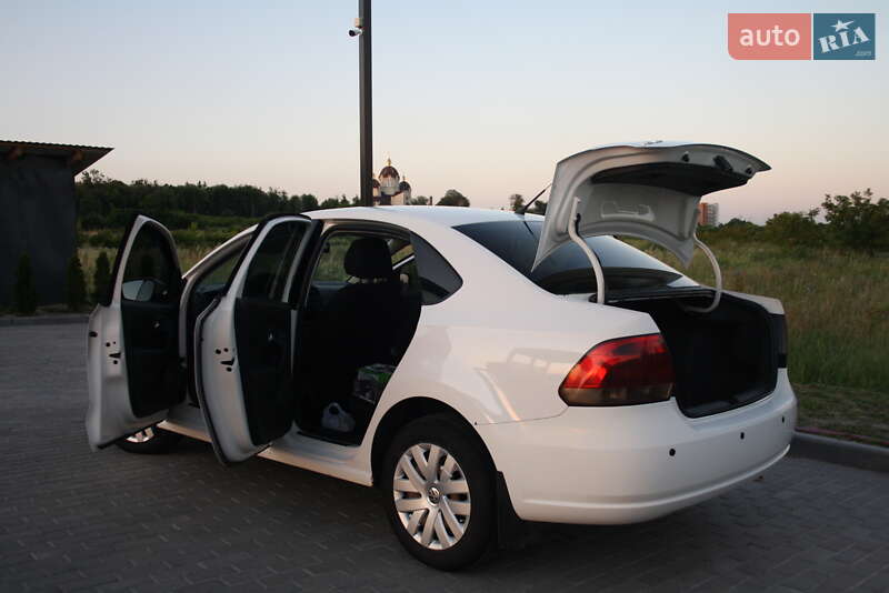 Седан Volkswagen Polo 2011 в Золочеві фото 4 Седан Volkswagen Polo 2011 в Золочеві