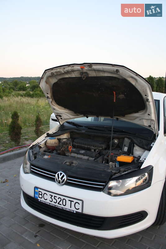 Седан Volkswagen Polo 2011 в Золочеві фото 8 Седан Volkswagen Polo 2011 в Золочеві