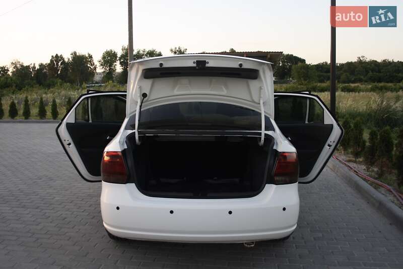 Седан Volkswagen Polo 2011 в Золочеві фото 11 Седан Volkswagen Polo 2011 в Золочеві