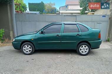 Седан Volkswagen Polo 1999 в Одессе