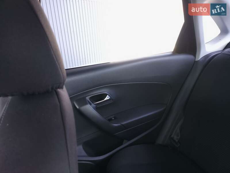 Седан Volkswagen Polo 2011 в Полонном