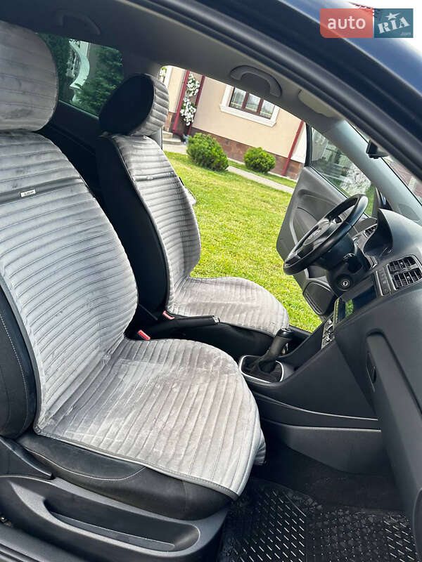 Хэтчбек Volkswagen Polo 2011 в Черновцах