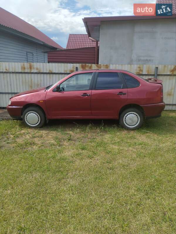 Седан Volkswagen Polo 1996 в Долине