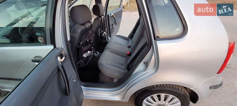 Хэтчбек Volkswagen Polo 2002 в Петропавловской Борщаговке