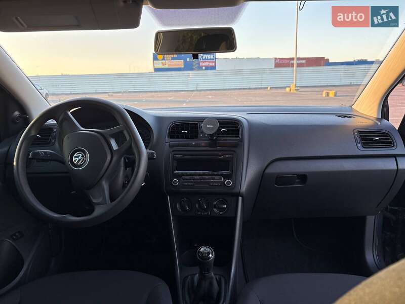 Седан Volkswagen Polo 2017 в Львове