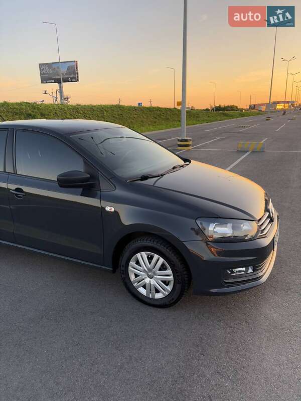 Седан Volkswagen Polo 2017 в Львове