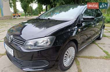 Седан Volkswagen Polo 2013 в Чернівцях