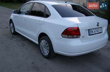 Седан Volkswagen Polo 2011 в Остроге