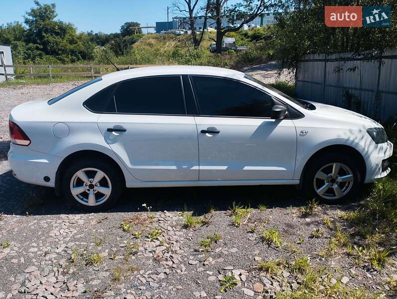 Седан Volkswagen Polo 2017 в Львове