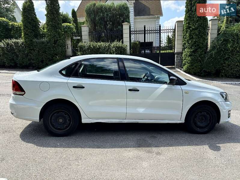 Седан Volkswagen Polo 2017 в Киеве