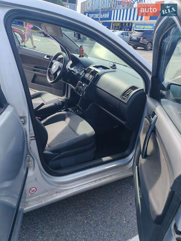 Хэтчбек Volkswagen Polo 2003 в Ужгороде
