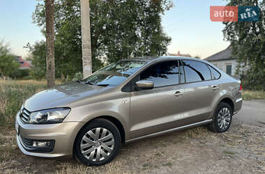 Седан Volkswagen Polo 2017 в Жовтих Водах