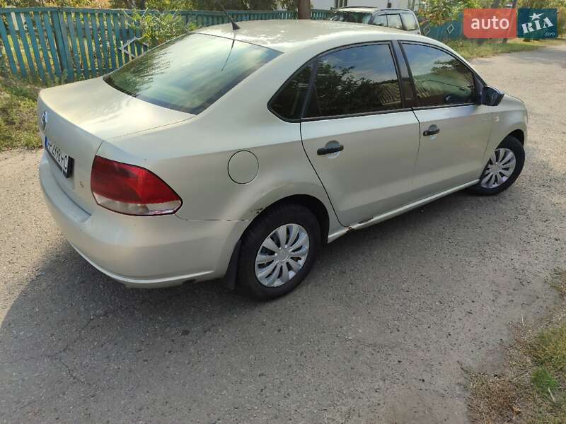 Седан Volkswagen Polo 2012 в Семеновке