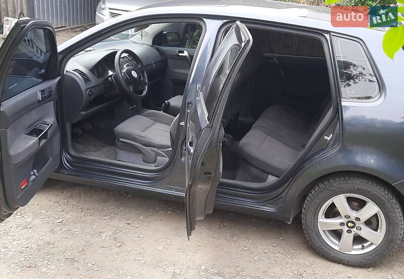 Хетчбек Volkswagen Polo 2002 в Новоселиці