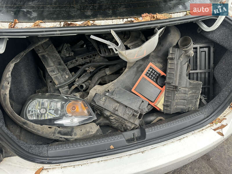 Седан Volkswagen Polo 2012 в Гребенках